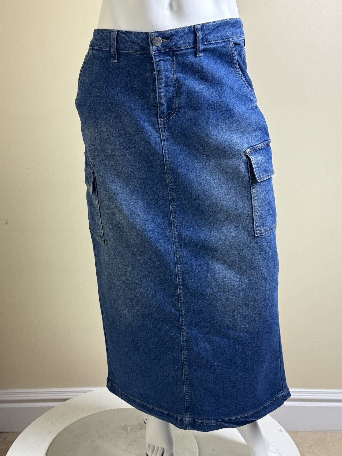 Baccini Women’s Cargo Denim Jean Skirt Sz 8.  (B.146)