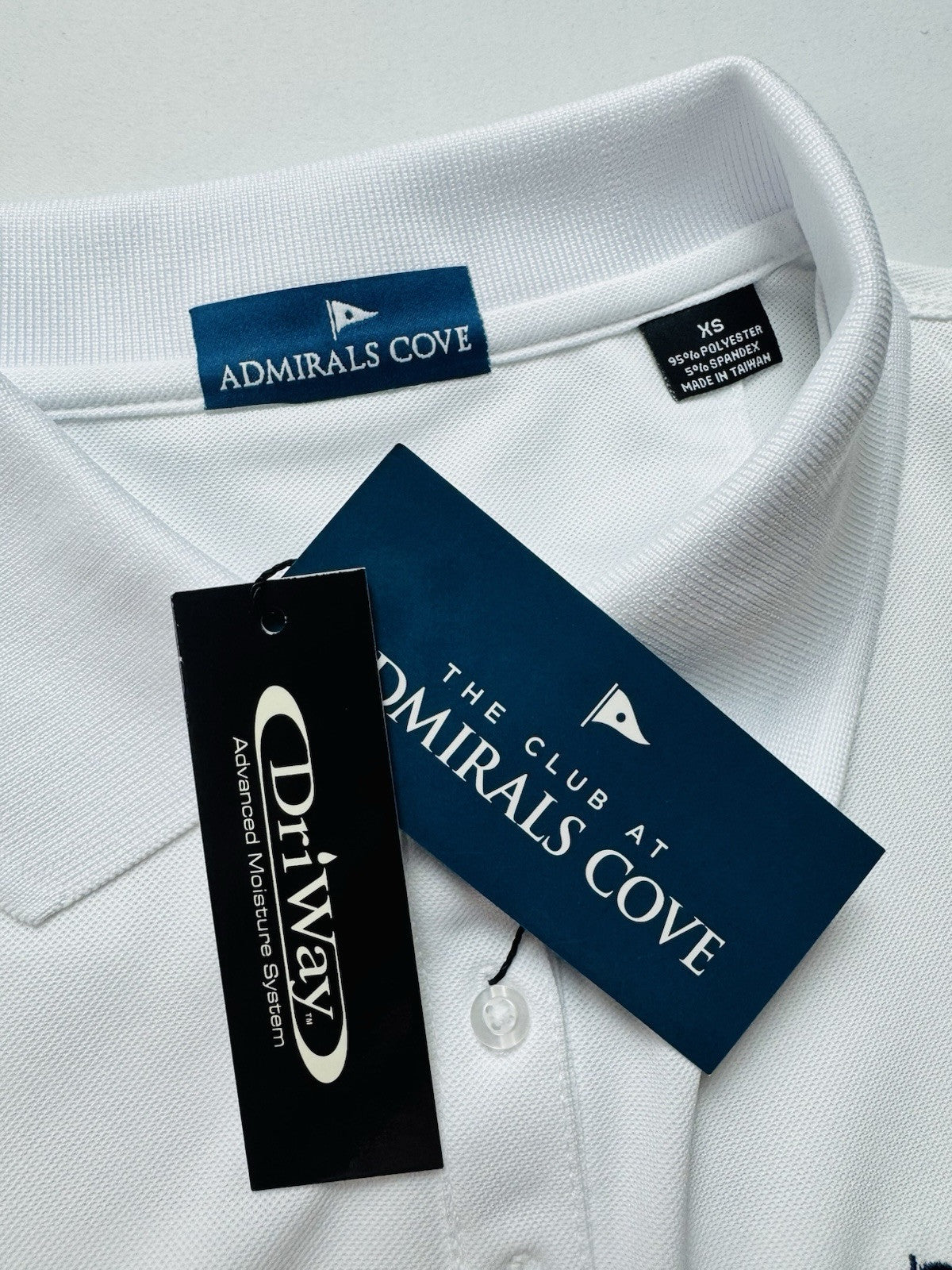 ADMIRALS COVE Women’s Golf White shirt Sz XS         (B.39)