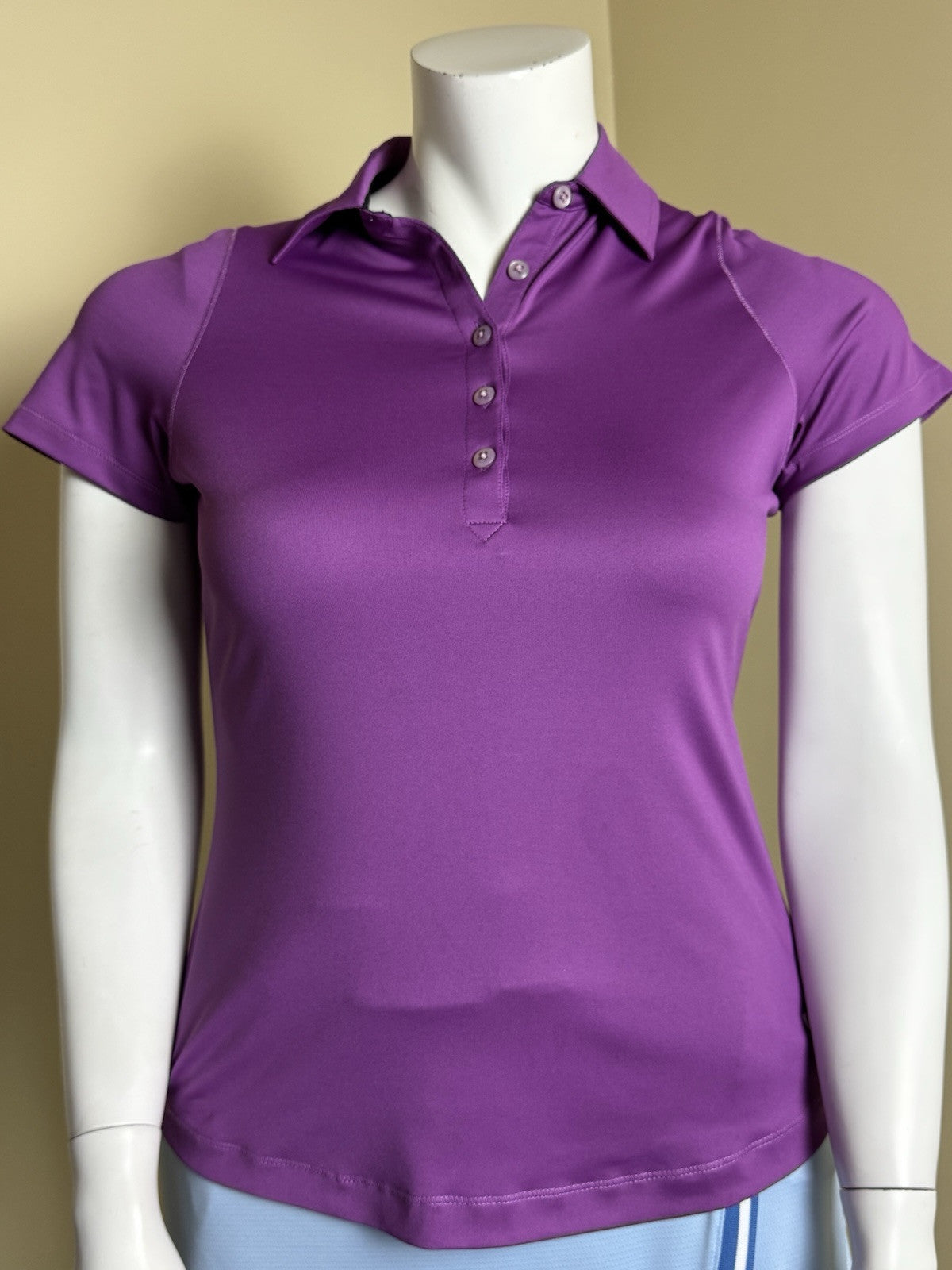 Annika Cutter and Buck Women’s Short Sleeve Polo Shirt Size L.      (B.124)