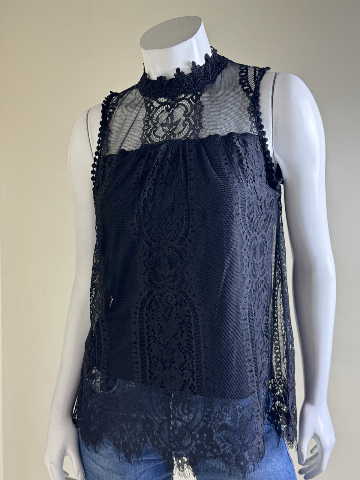 NY Collection Women’s Lace Sleeveless Blouse Black Sz M. (B.147)