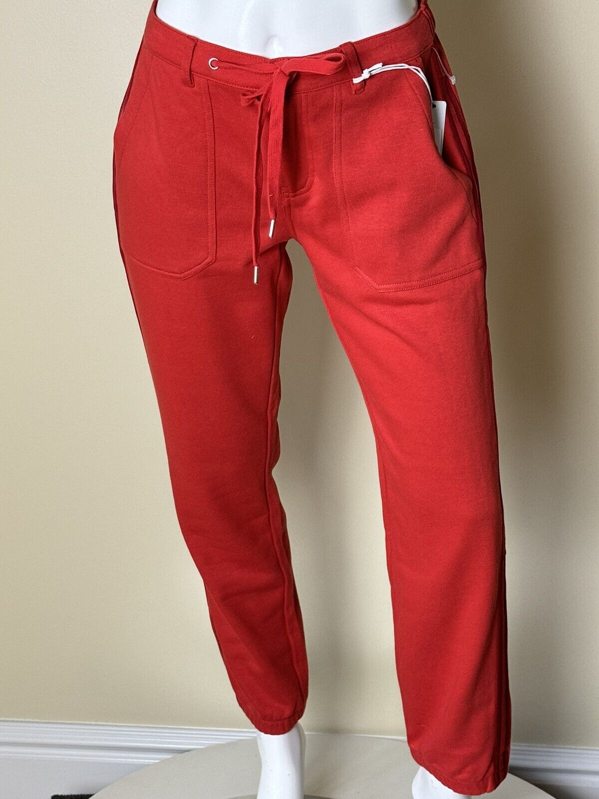 Liverpool Women’s Size 6 Red Joggers.   (02)