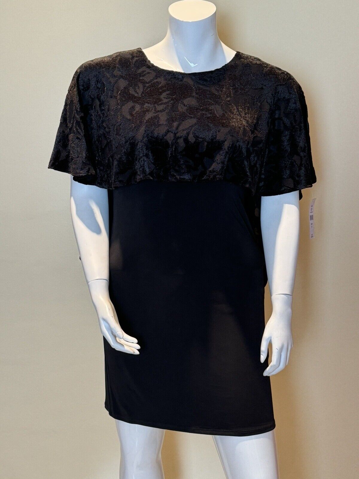 Glamour Woman's Size 6 Black Cape Dress. (64)