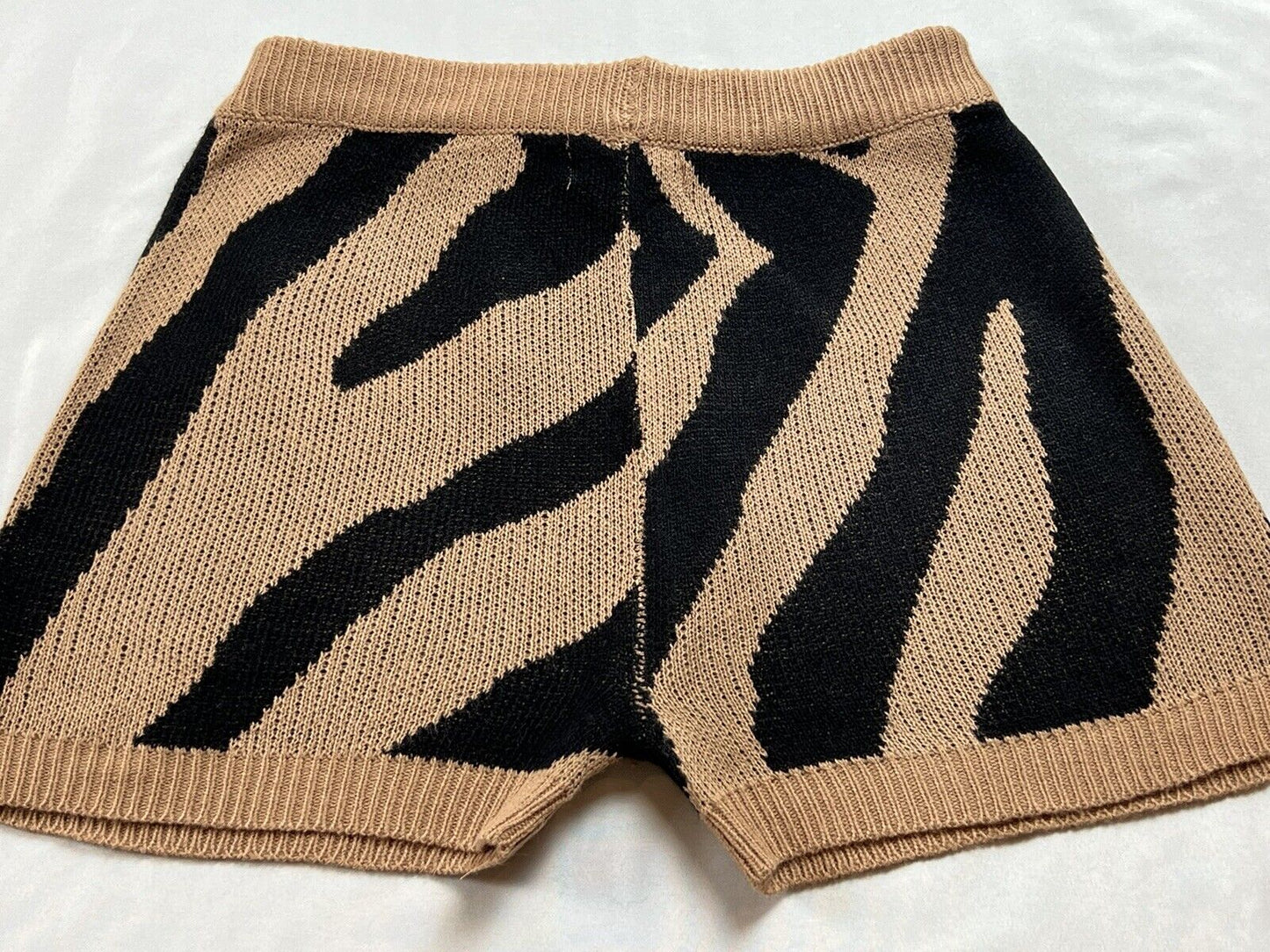 Full Circle Trends Brown Black Knit Shorts Animal Prints Sz L