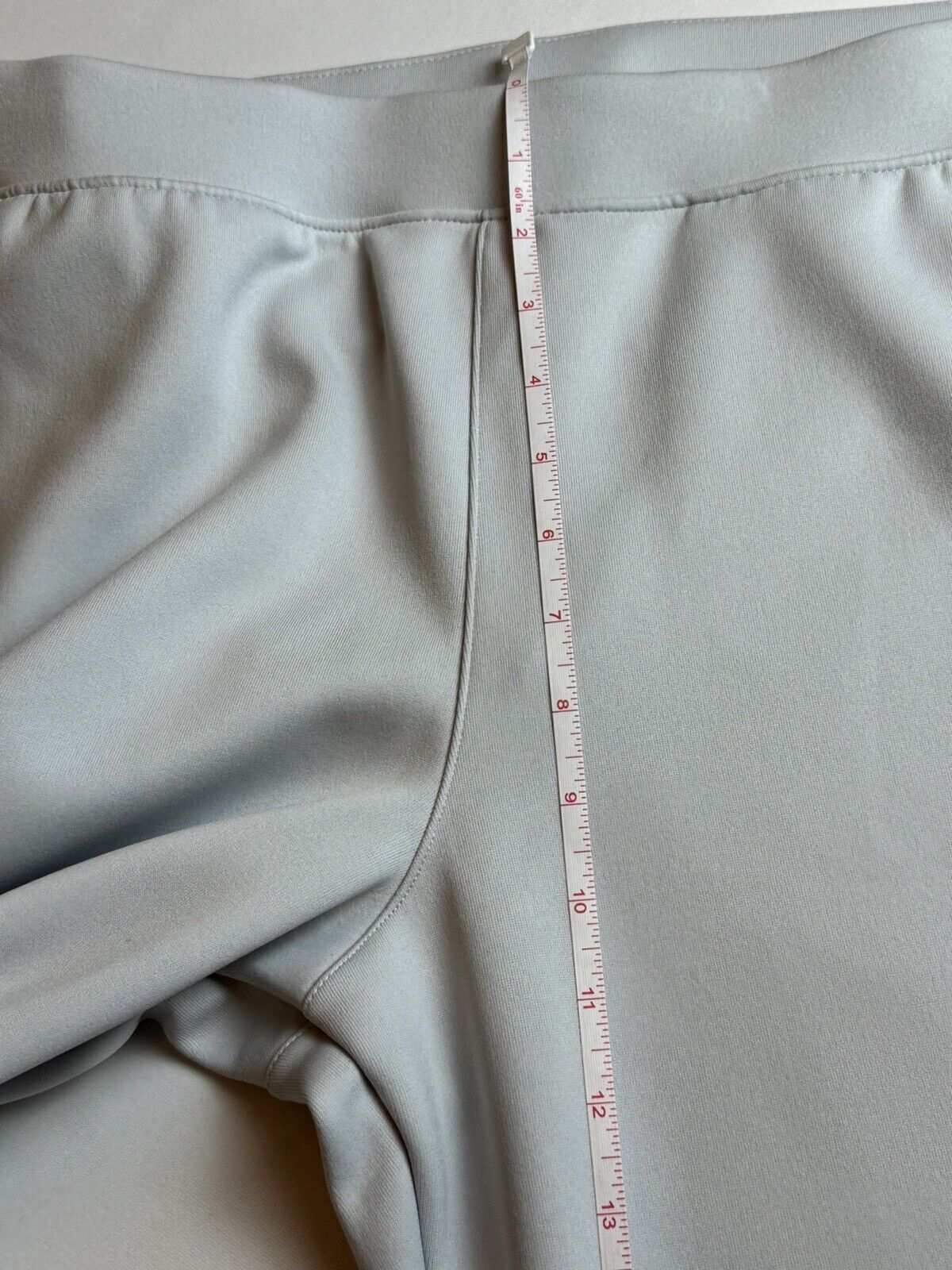 Under Armour Women’s Pants Gray Size XL.  (68)