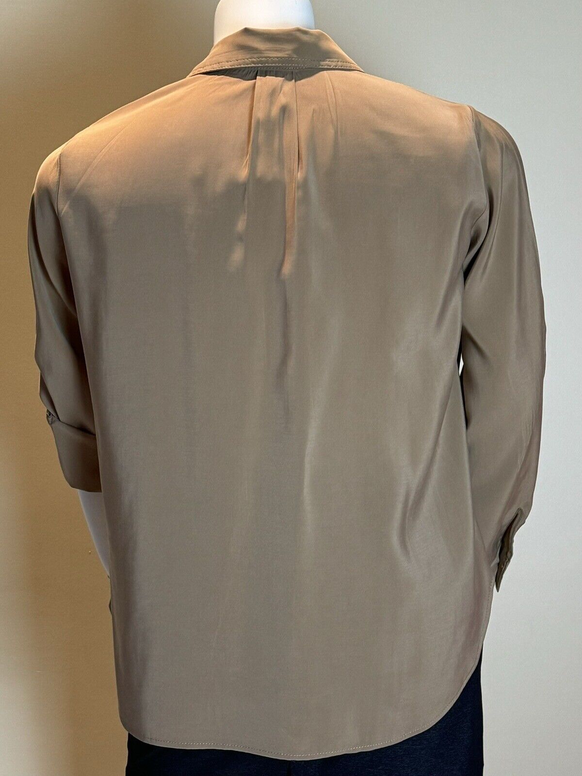 Max Studio Women’s Long Sleeves Shirt Brown Sz L.     (57)