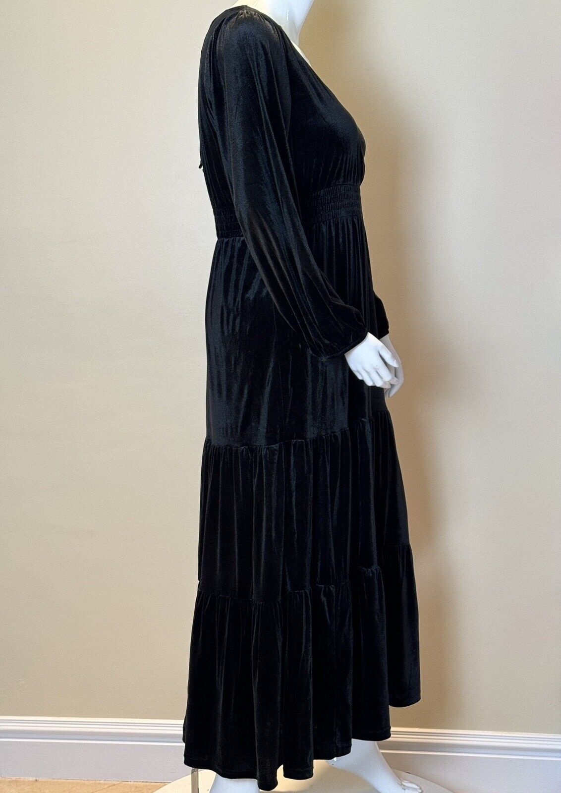 Knox Rose Black Velour Long Sleeve V-Neck Tiered Maxi Dress Sz XL. (64)