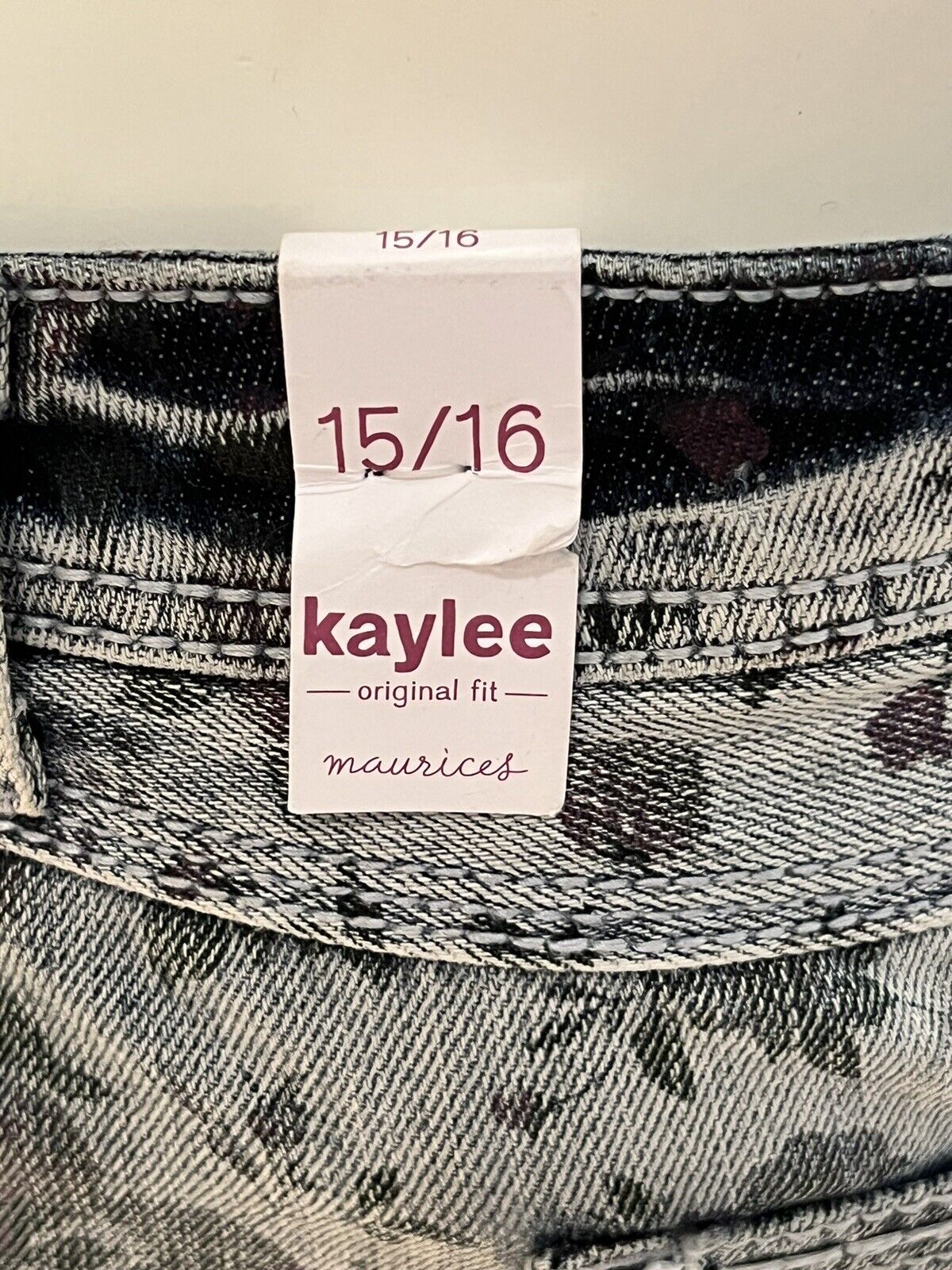 Maurices Kaylee Women’s Floral Print Denim Jean Shorts Size 15/16