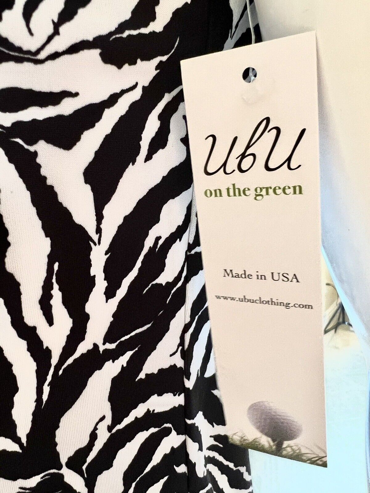 UBU ON THE GREEN Women’s Top Zebra Pattern Golf Shirt Size M (11)