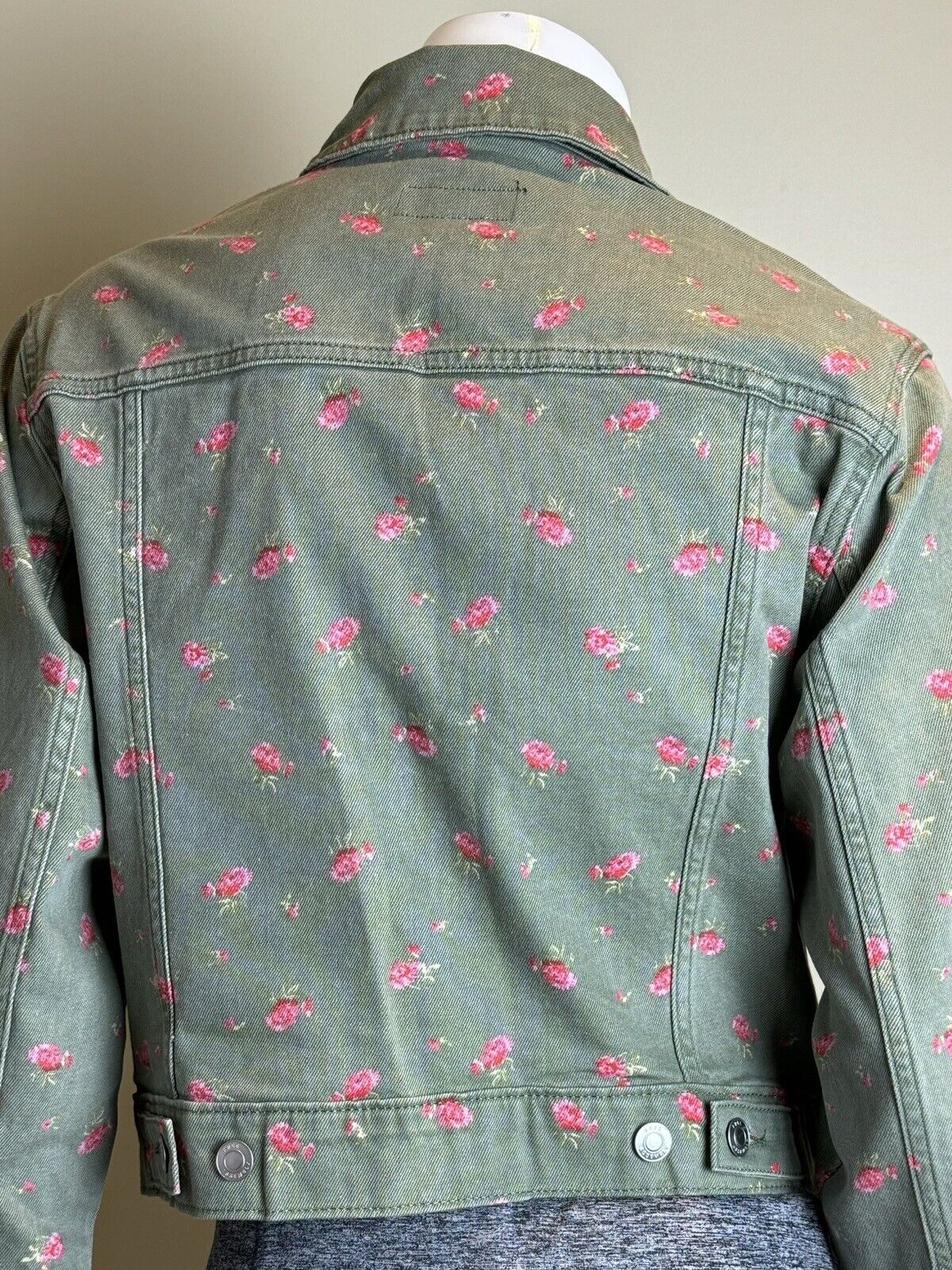 Free Assembly Women's Green with Pink Floral Jean Jacket Sz S.   (61)