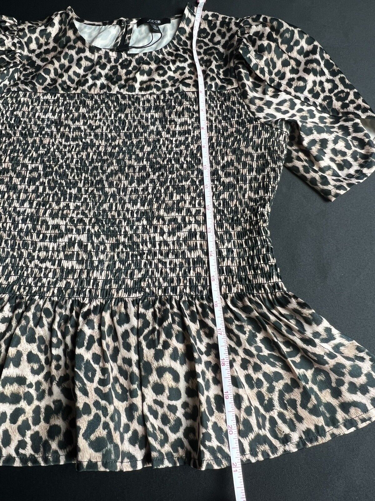 Joe’s Jean Women’s Leopard Blouse Stretchy Top  Size XS.  (51)