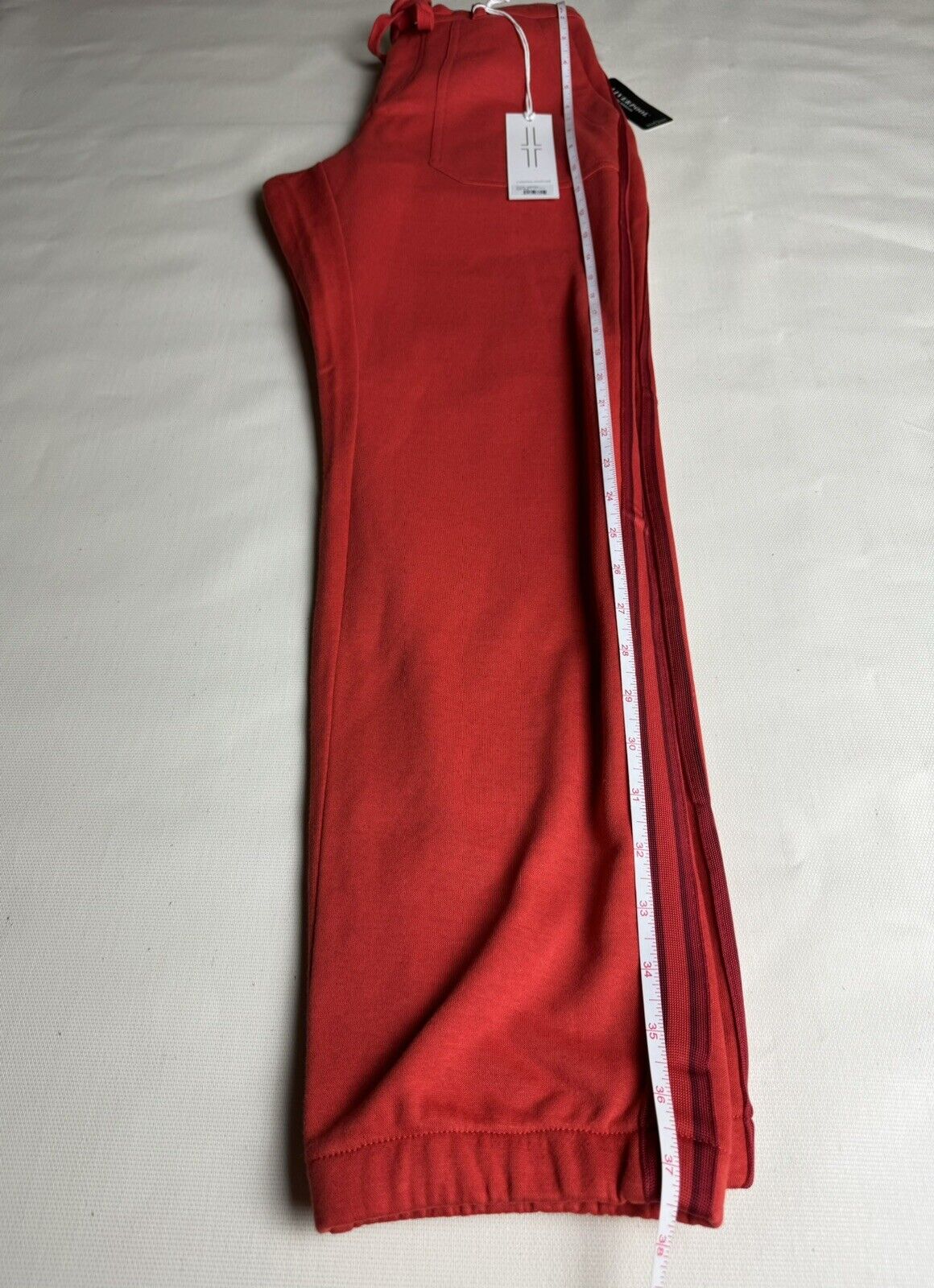 Liverpool Women’s Size 6 Red Joggers.   (02)