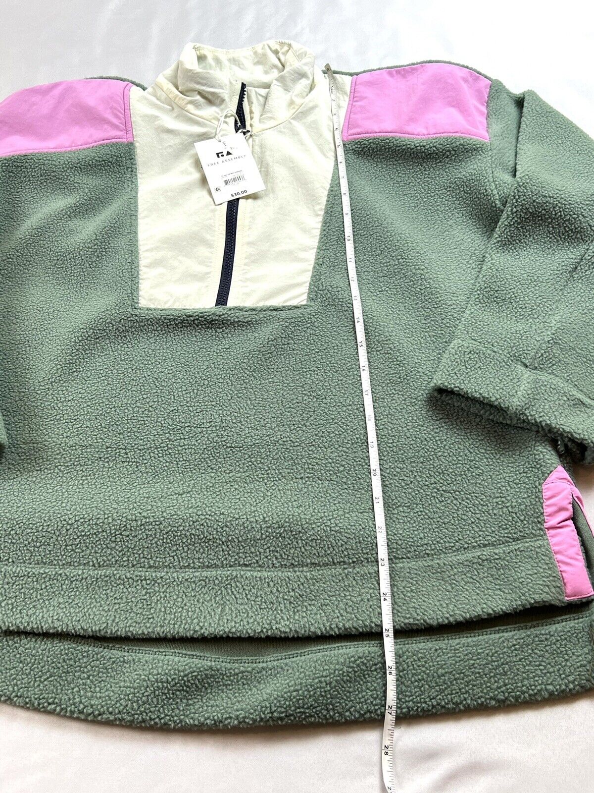 Free Assembly Women’s Sweater Green with Pink Sz L