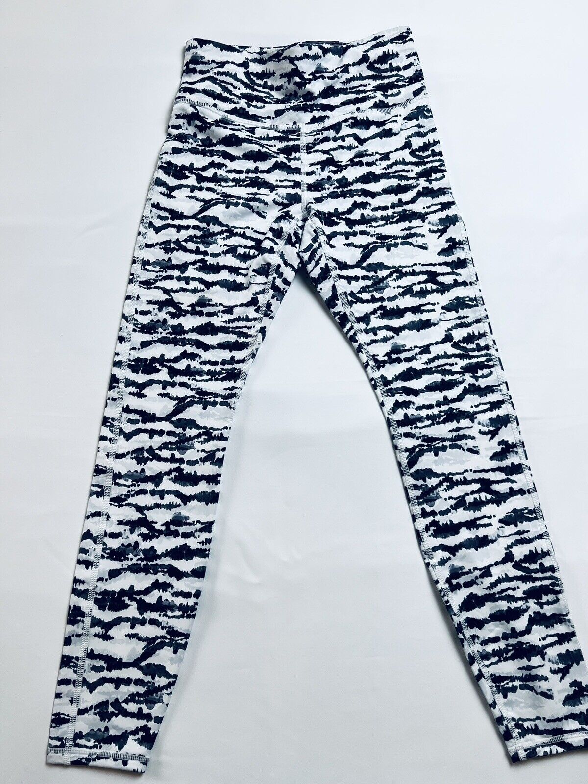 FABLETICS White Black Cold Weather Print High Waisted Leggings Size S