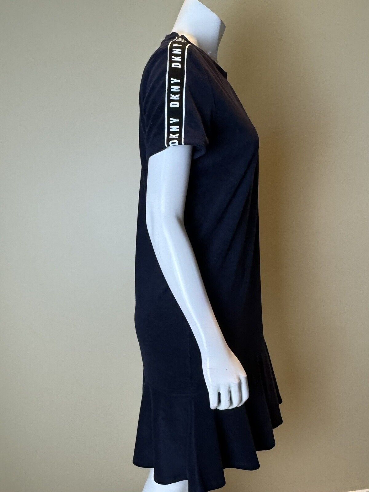 DKNY Women’s Sz M Navy Dress Ruffle.    (58)