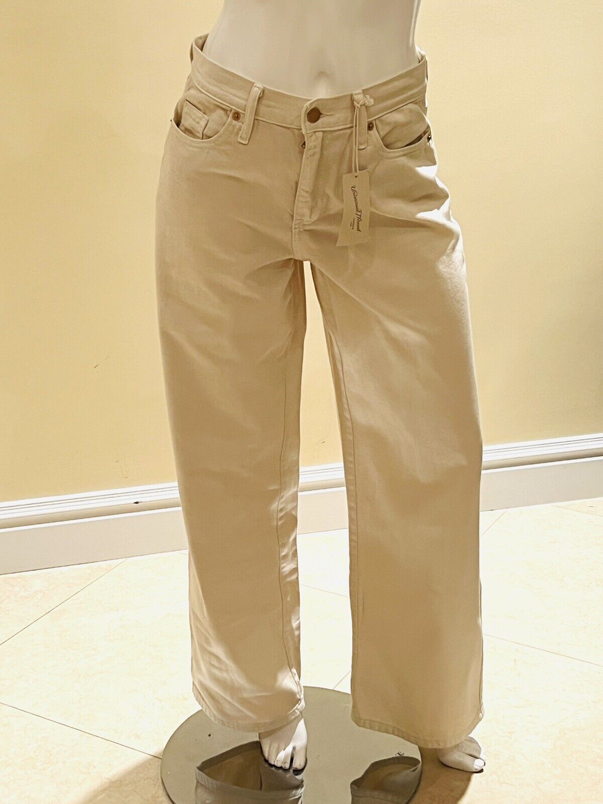 Universal Thread Straight Jeans Women's Sz 2/26R Beige High Rise Wide Leg