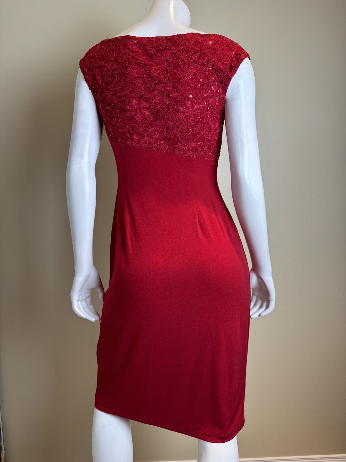 Connected Apparel Dress Women’s Size 8 Red Sequin.   (71)