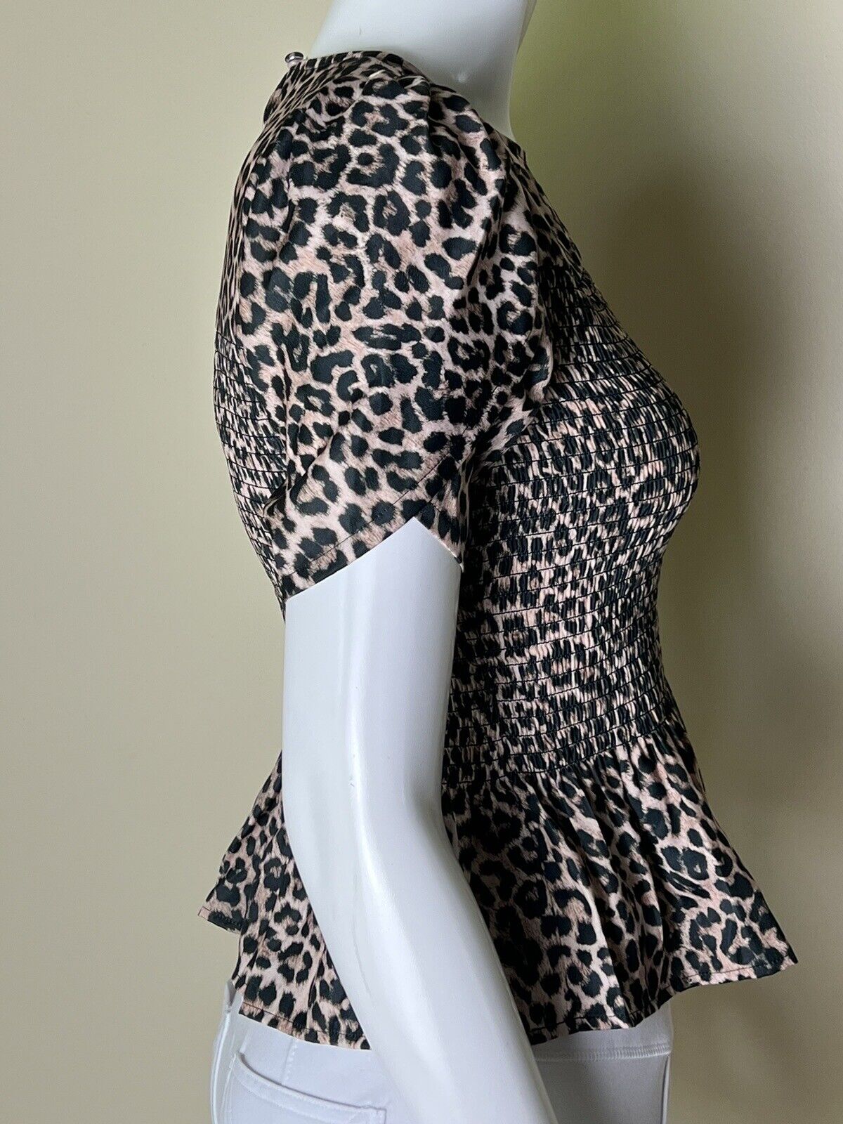 Joe’s Jean Women’s Leopard Blouse Stretchy Top  Size XL.  (51)