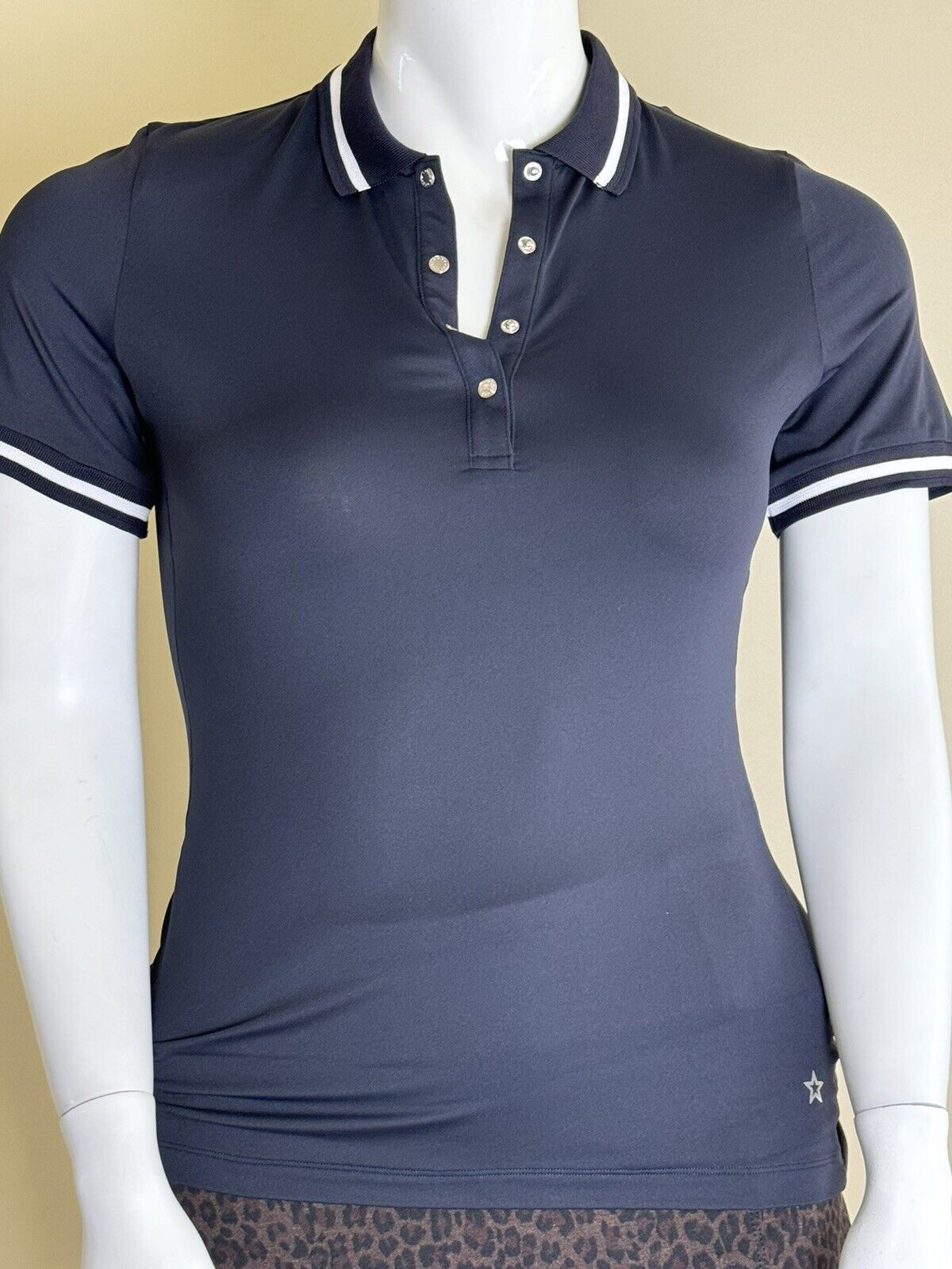 Lohla Sport Women’s Top Sz L Golf shirt.  (66)