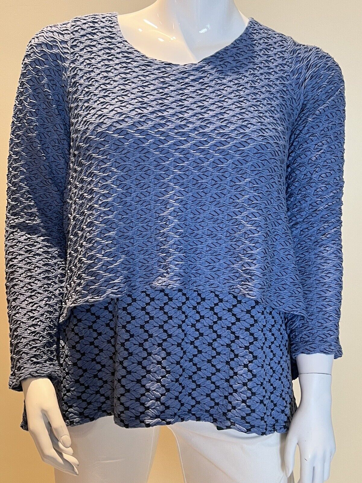 UBU I’ll be me Women’s Blue Blouse Sweater Sz L Top (11)