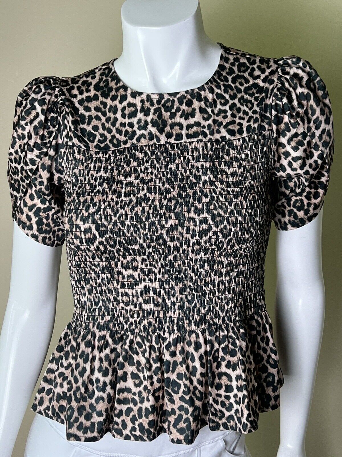 Joe’s Jean Women’s Leopard Blouse Stretchy Top  Size XS.  (51)