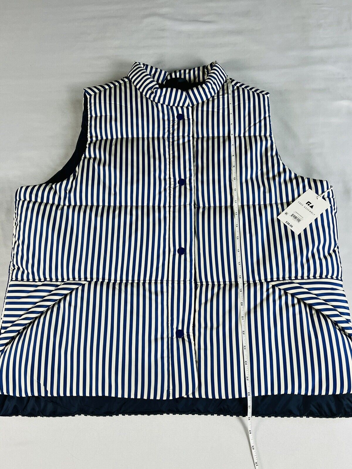 Free Assembly Women's Oversized Puffer Vest Sz 3XL Blue White Stripes