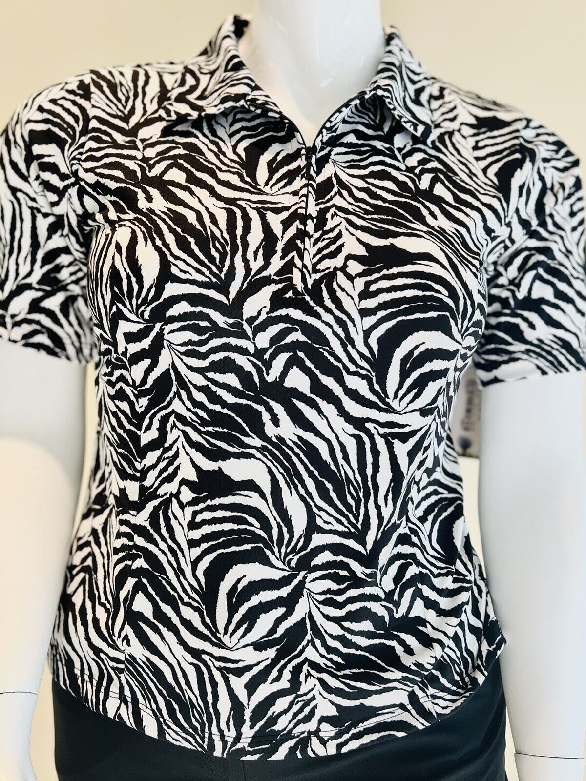 UBU ON THE GREEN Women’s Top Zebra Pattern Golf Shirt Size M (11)