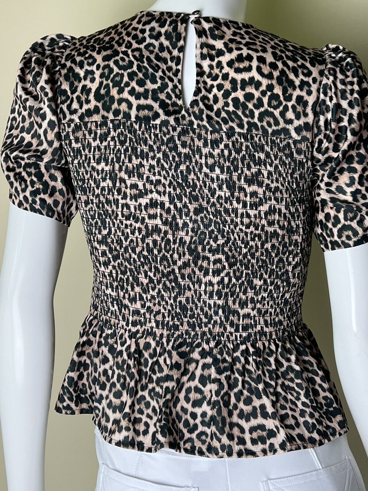 Joe’s Jean Women’s Leopard Blouse Stretchy Top  Size XL.  (51)