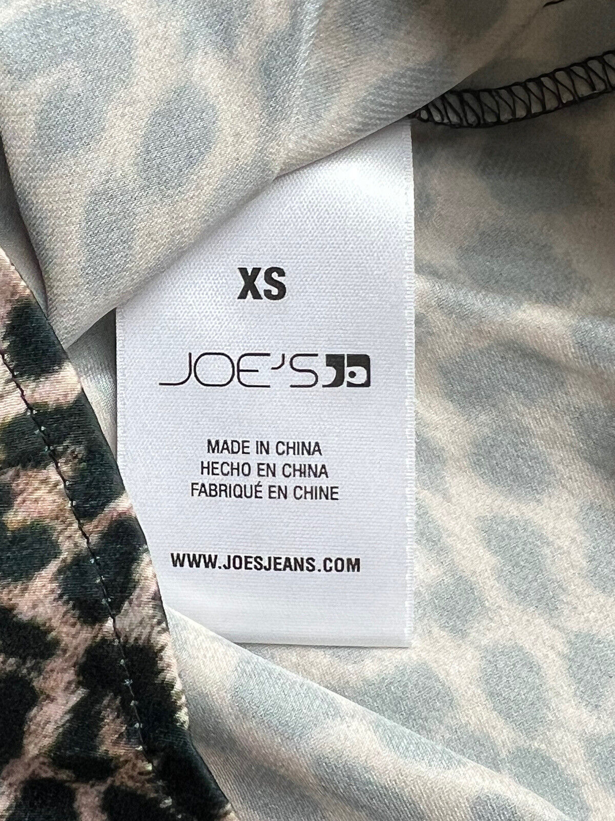 Joe’s Jean Women’s Leopard Blouse Stretchy Top  Size XS.  (51)