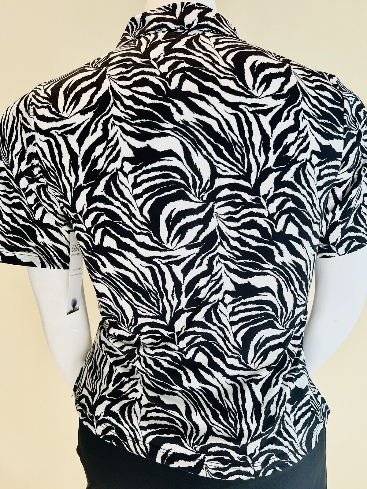 UBU ON THE GREEN Women’s Top Zebra Pattern Golf Shirt Size M (11)