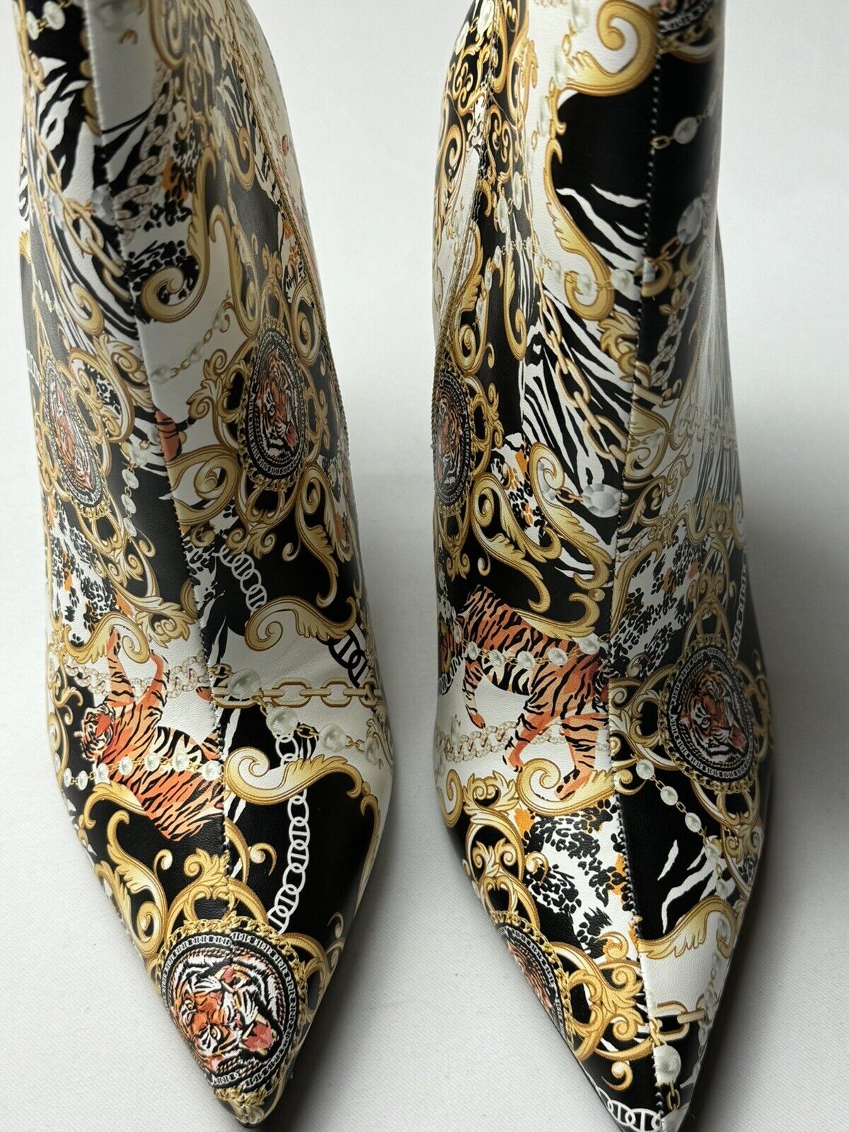 Anne Michelle Baroque Patterns Boots Size 10. (70)