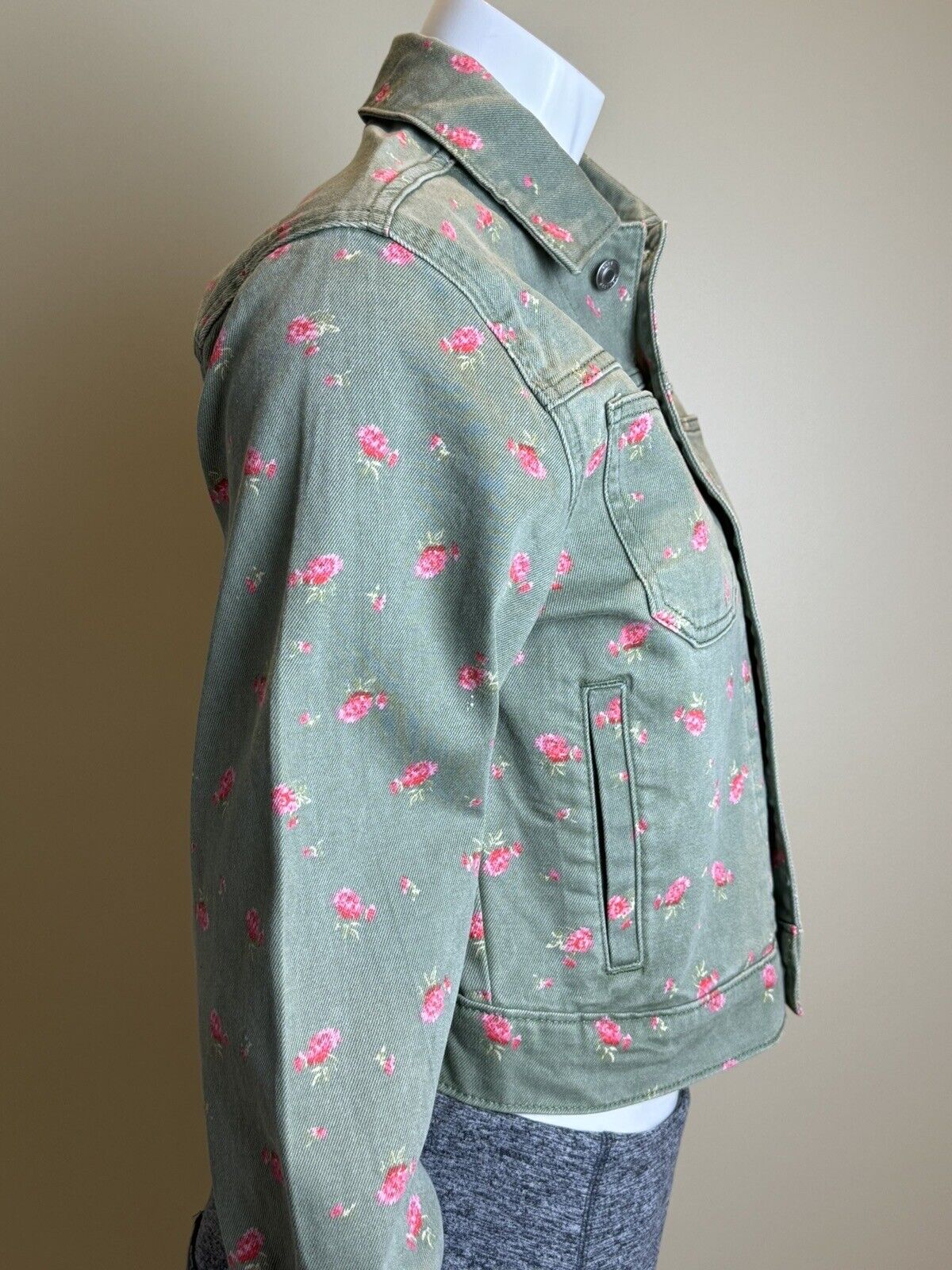 Free Assembly Women's Green with Pink Floral Jean Jacket Sz S.   (61)