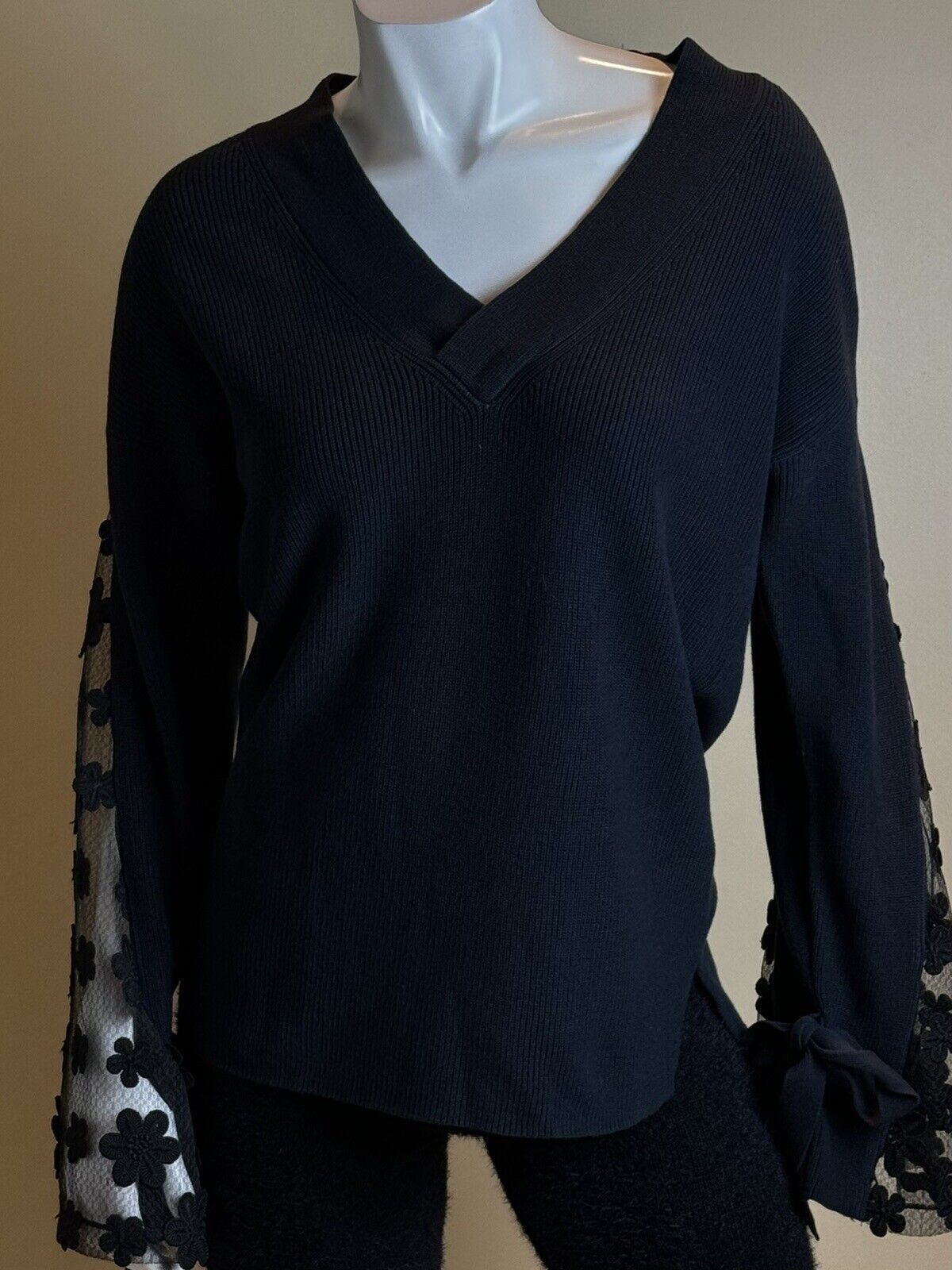 $118 French Connection Women's Navy Sheer Floral Sleeve Sweater Size XS  (67)