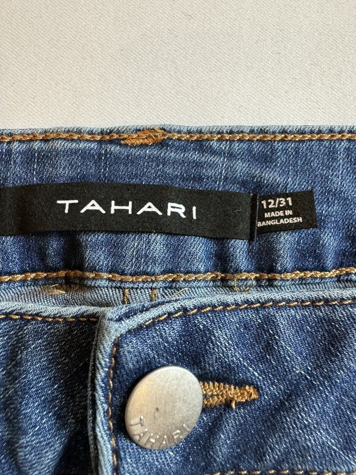 Tahari Olivia rayon denim mid rise slim straight leg jeans Sz 12/31. (64)