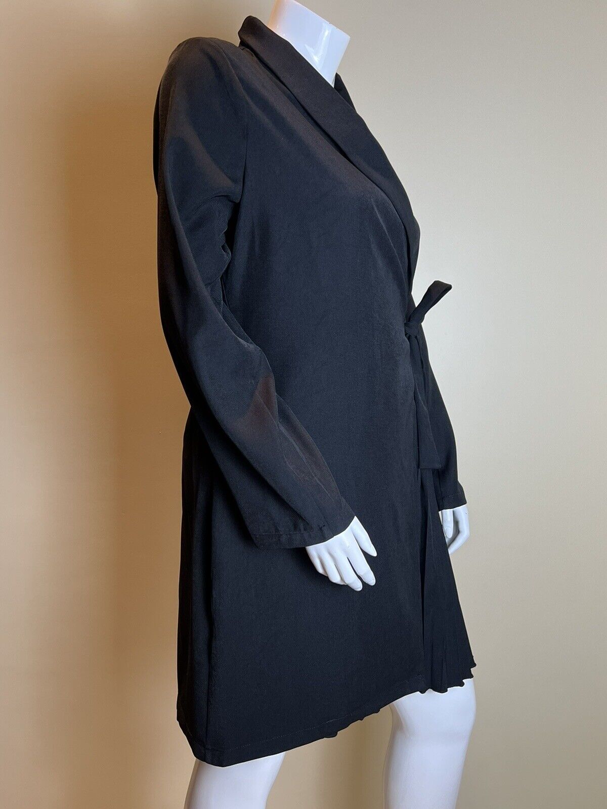 Fashion Women’s Long Sleeves Dress Size 2X Black.      (51)