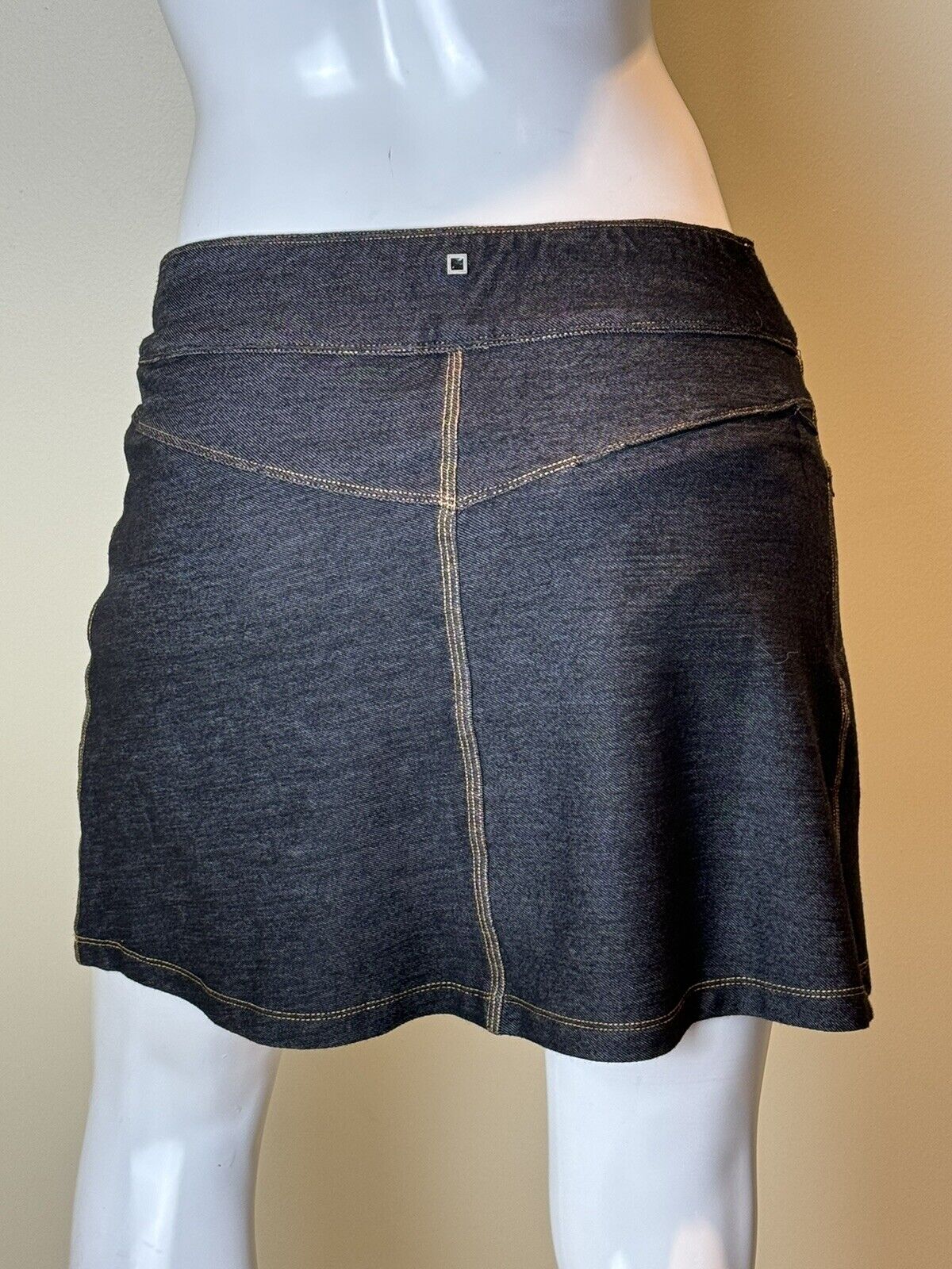 QED Style Skirt Black Skort Sz S. (62)