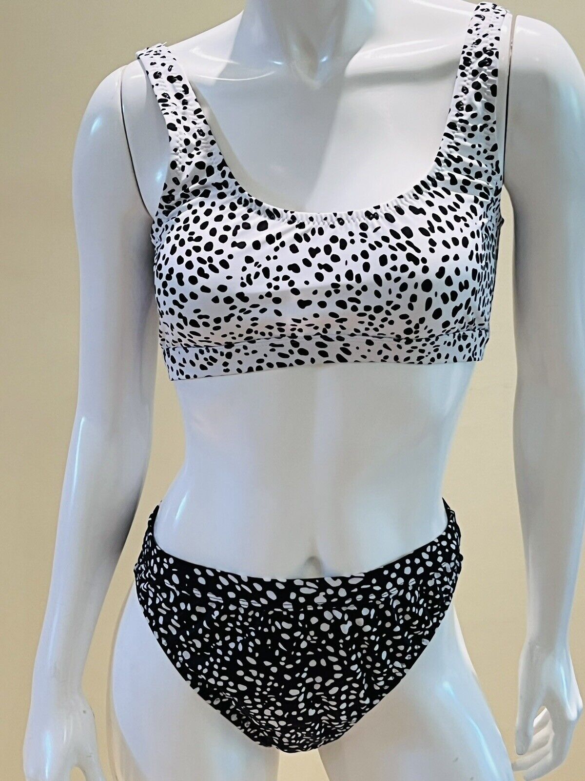 Dixperfect Women’s Size XL Black & White Bikini 2 Piece Swimsuit