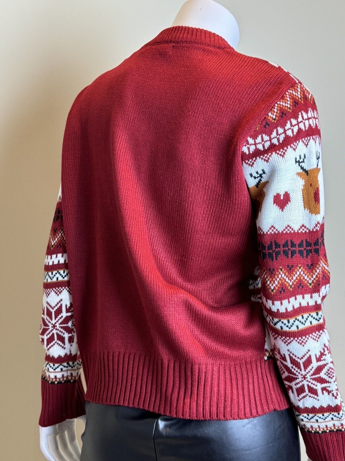 Simplee Sweater Knitted Red Reindeer Pattern Sz S.       (76)