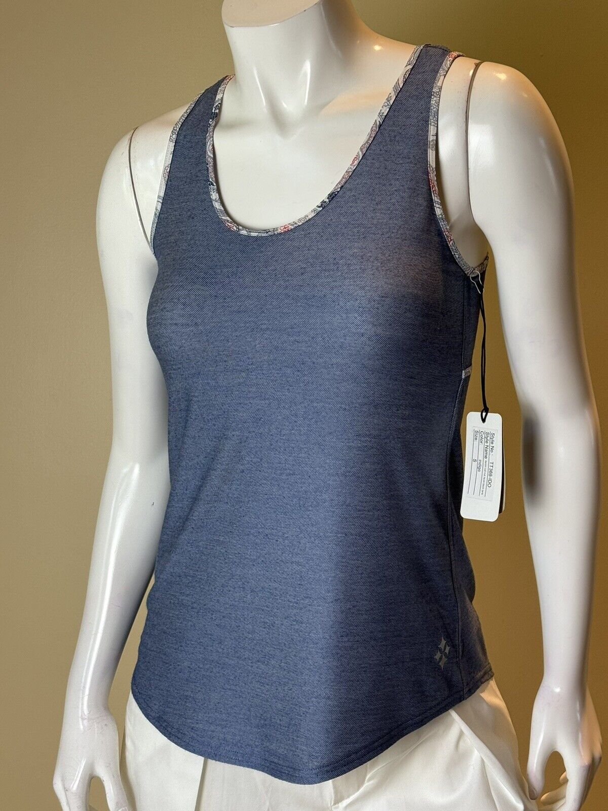 JOFIT Women's Golf Tank/Top Size S.   (68)