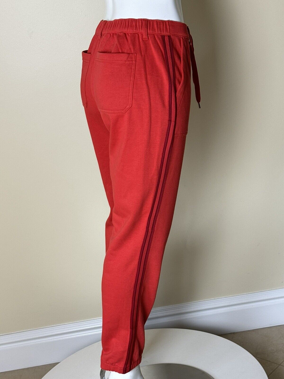 Liverpool Women’s Size 6 Red Joggers.   (02)