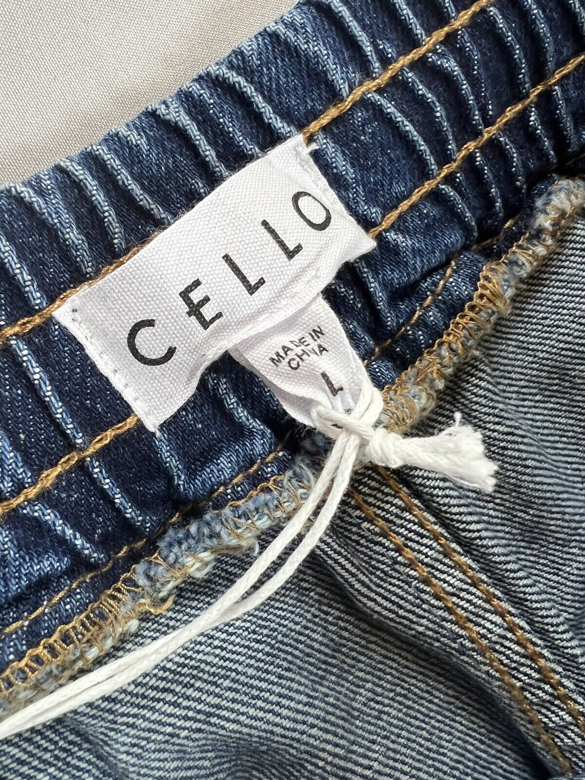 Cello Jeans Women’s Size L Distressed Blue