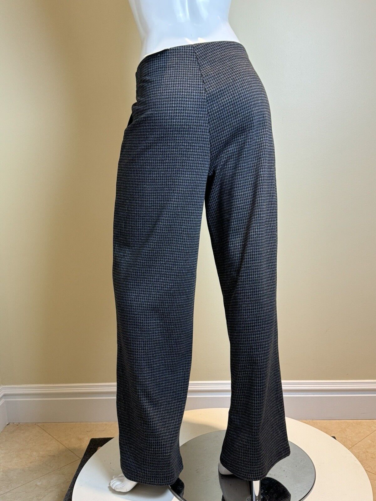 Max Studio Women’s Plaid Pants Stretch Sz M.  (63)