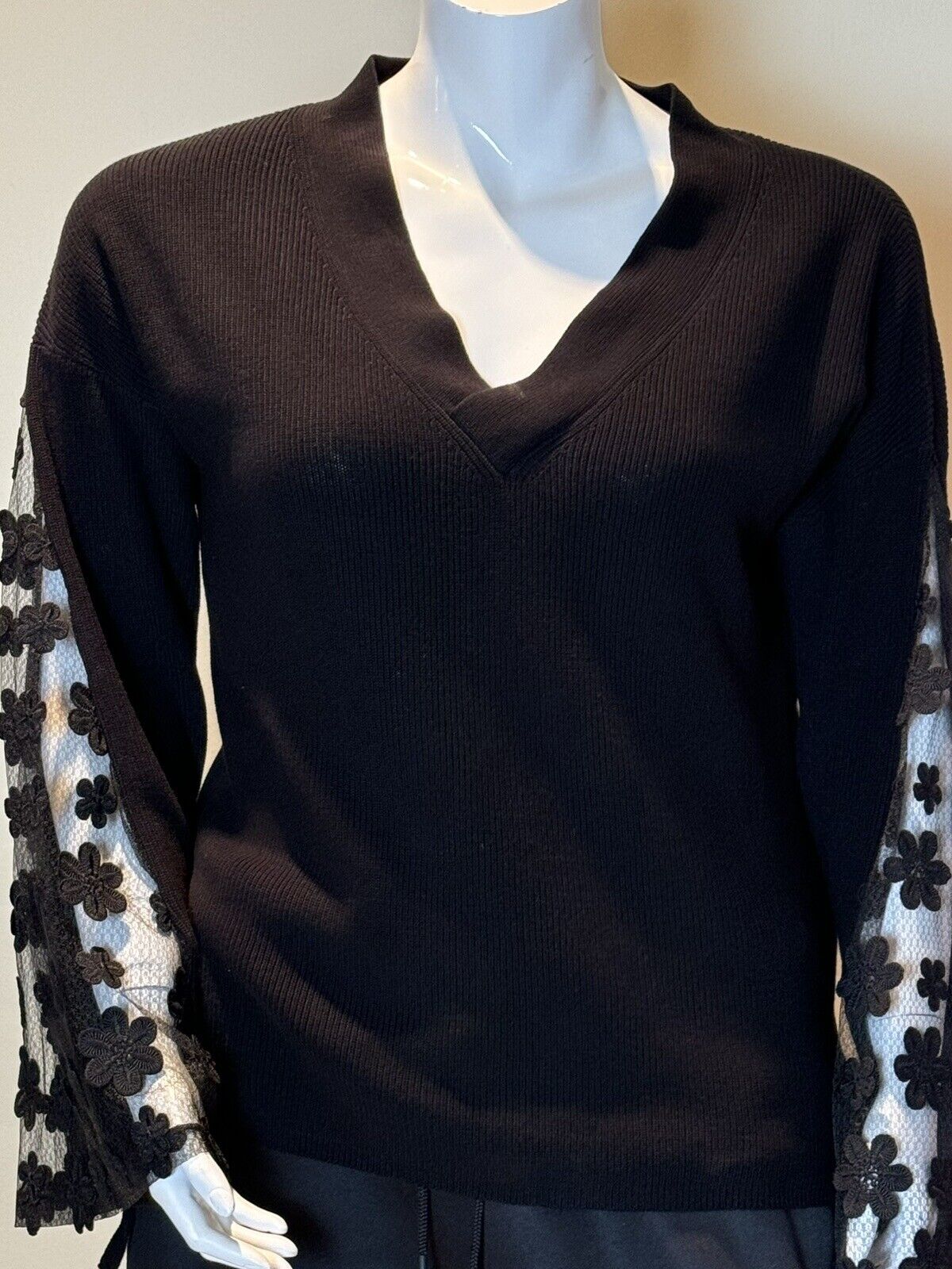 $118 French Connection Women's Black Sheer Floral Sleeve Sweater Size L (67)