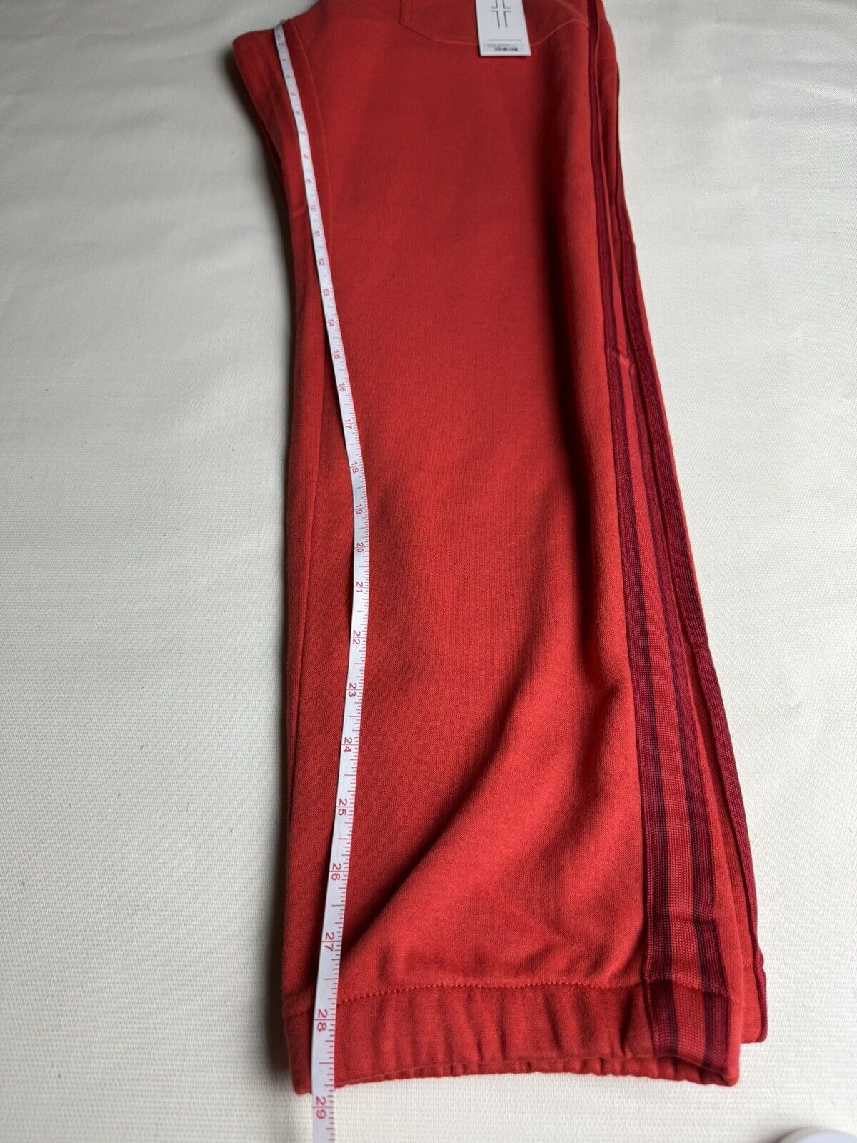 Liverpool Women’s Size 6 Red Joggers.   (02)