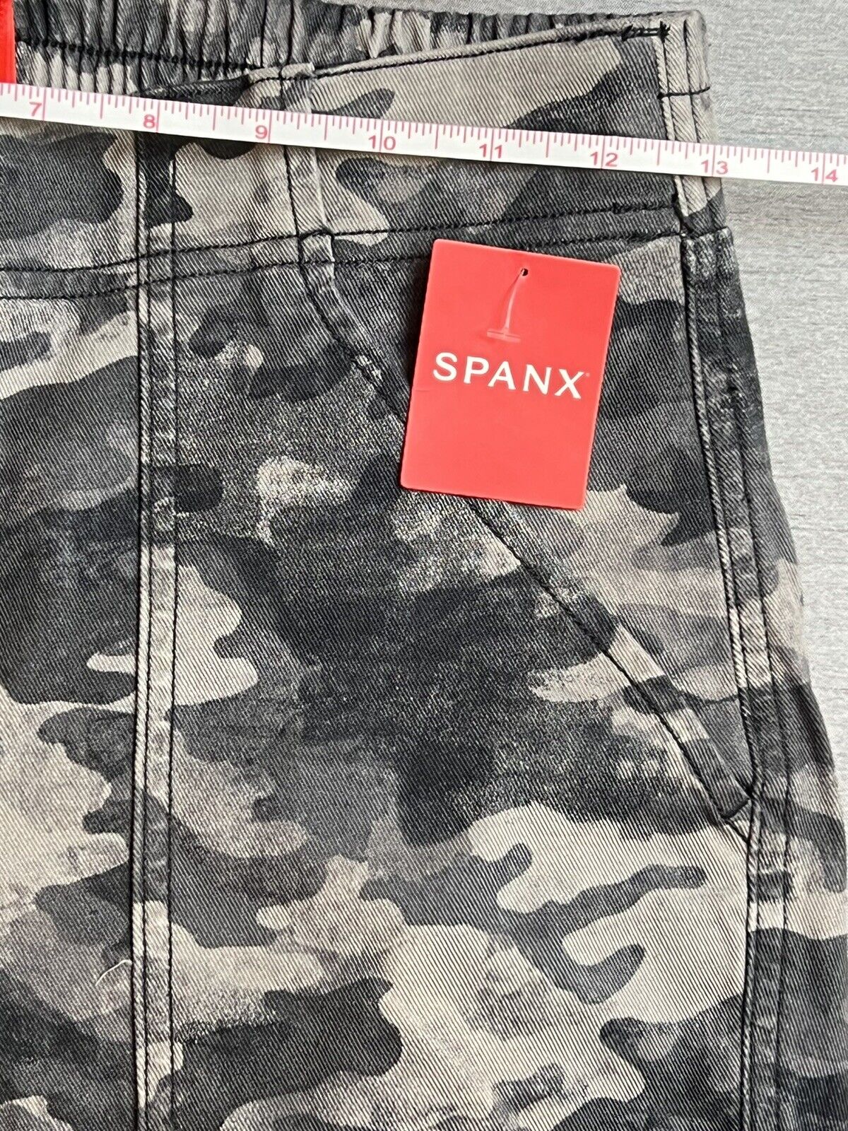 Spanx Women’s Twill Jogger Pants Olive Black Camo Print Size S $128 Retail (2)