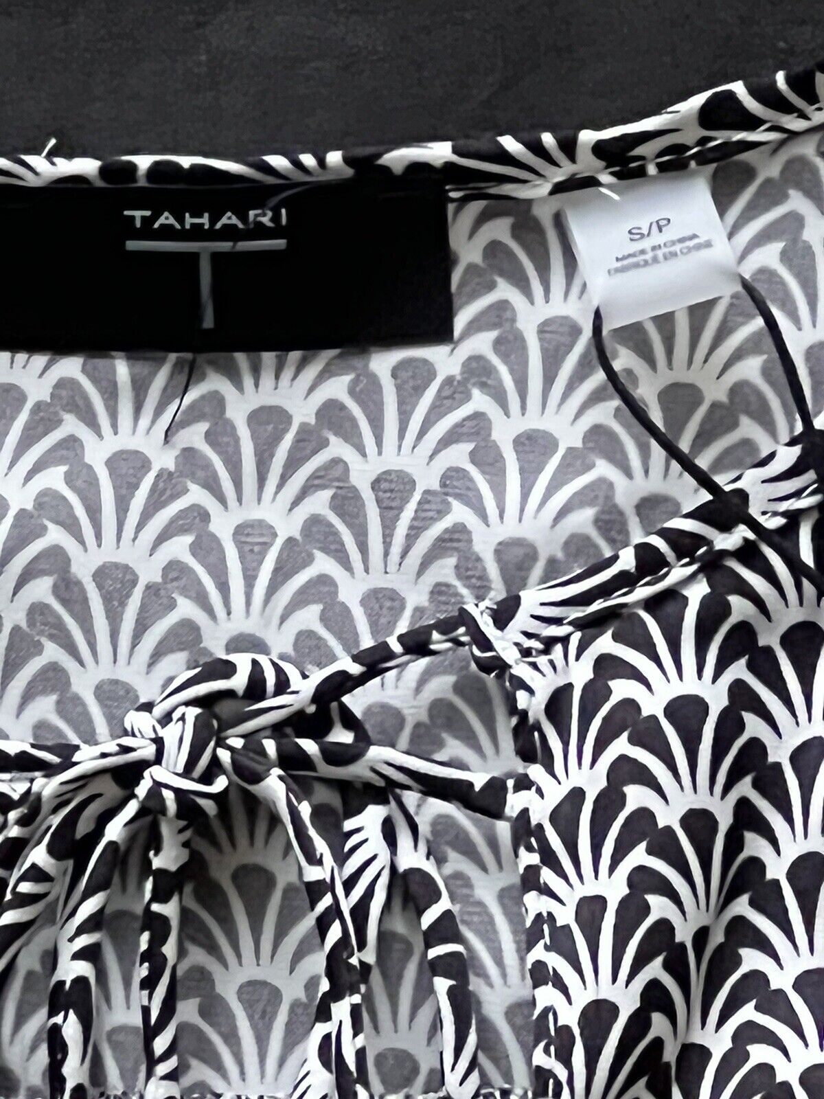 Tahari:Women's Blouse Black & White Sz S $58 Retail