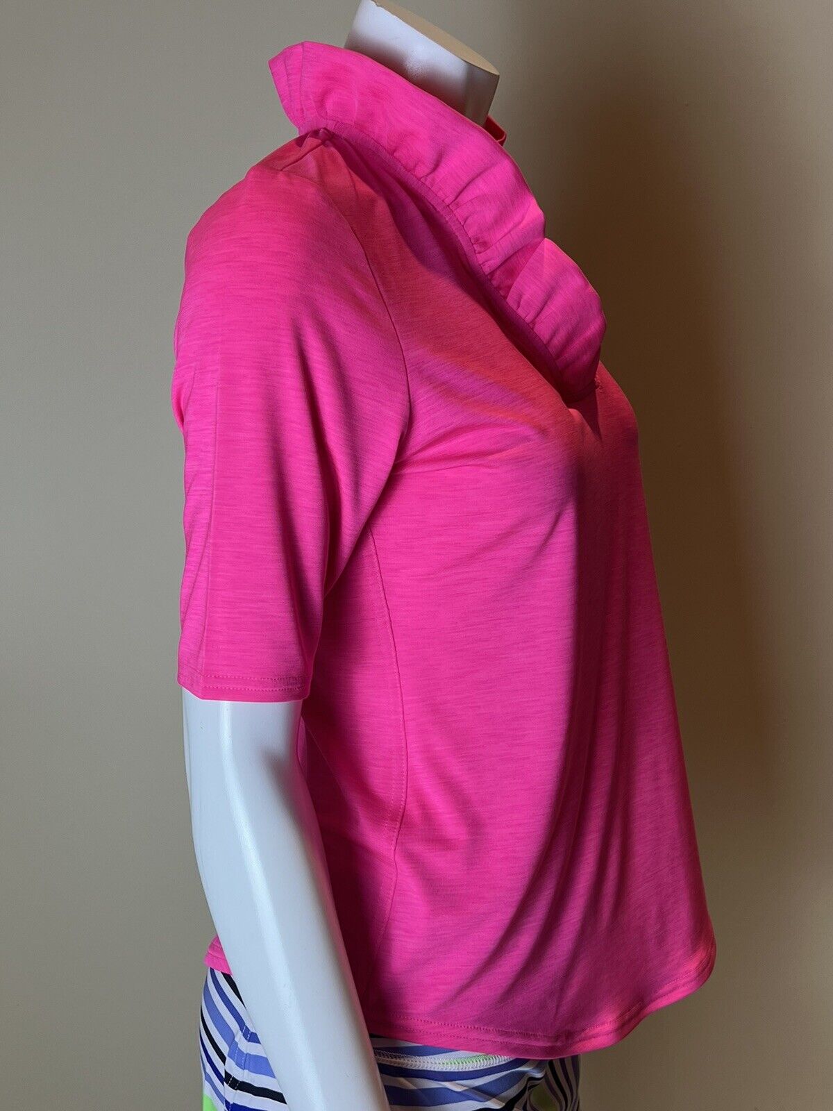 JOFIT Women's Golf Shirt/Top Ruffled Size S Neon Pink (50)