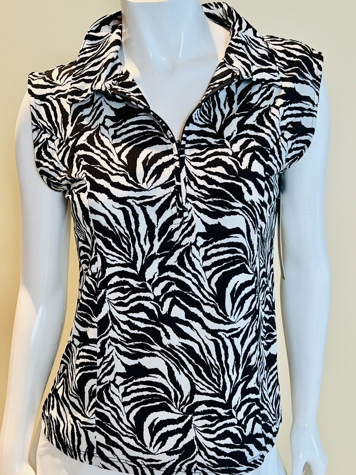 UBU ON THE GREEN Women’s Top Zebra Pattern Golf Shirt Size M (11)